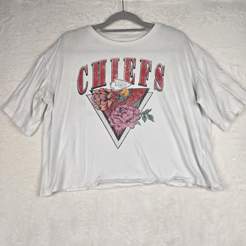 Wear by Erin Andrews‎ Kansas City Chiefs Floral T-Shirt Size XL Cropped